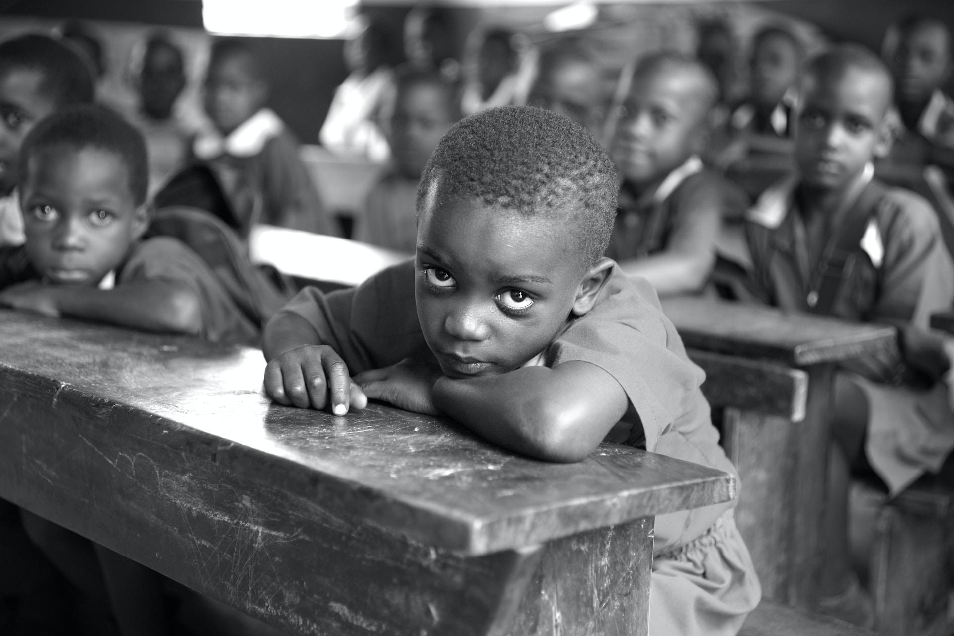 enfants à l'école en Afrique