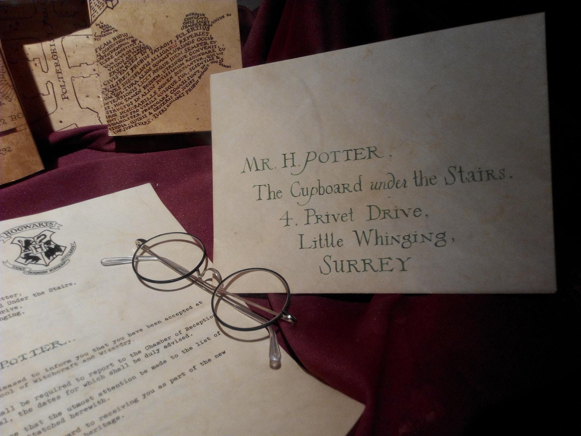 lettre Harry Potter avec lunettes rondes