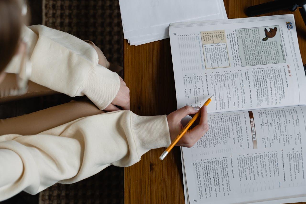 eleve travaillant ses maths