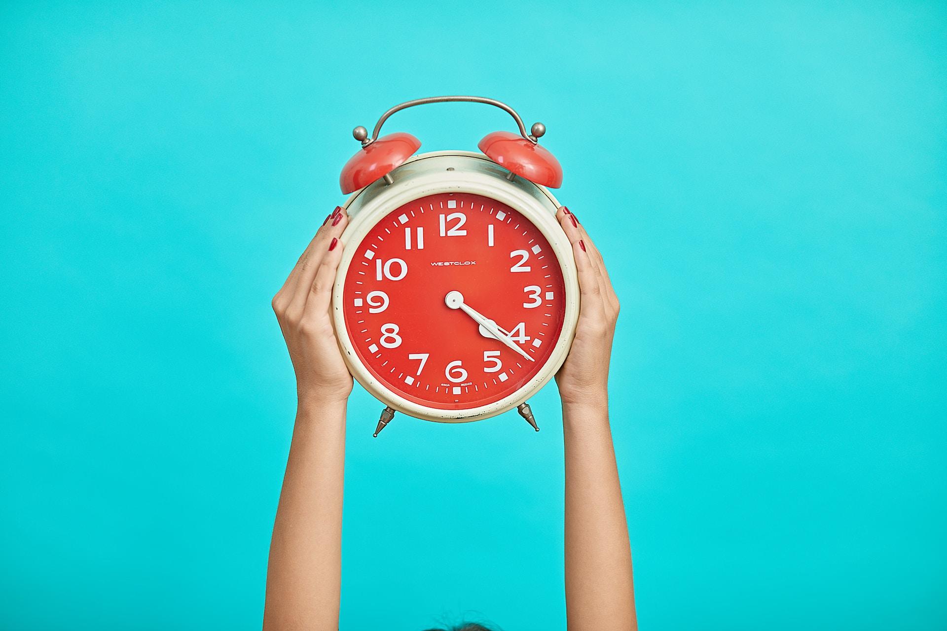 petite horloge réveil alarme rose