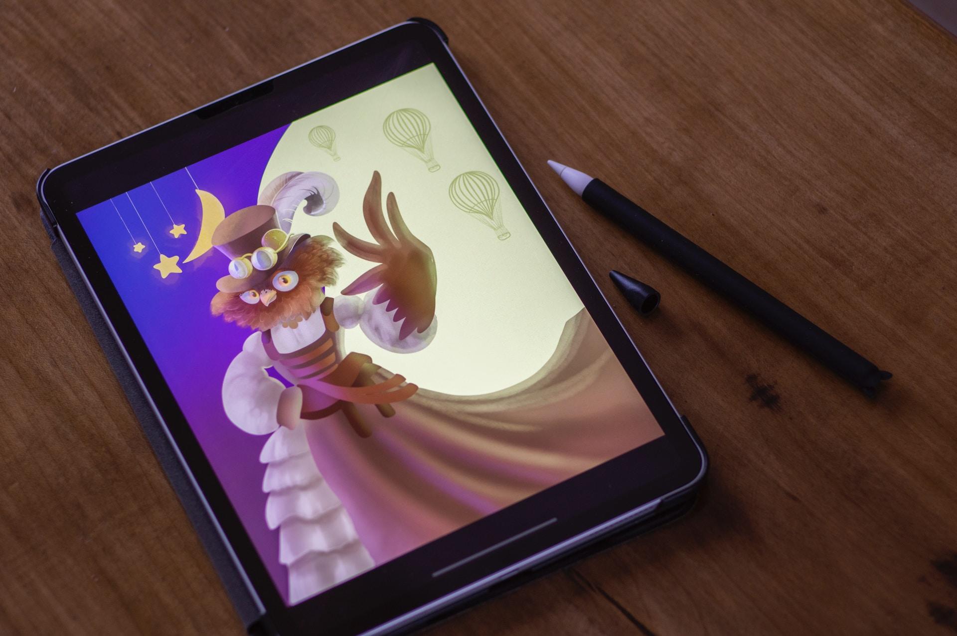 dessin de chouette sur une tablette pour enfant