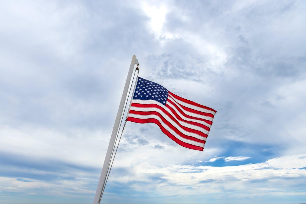 drapeau americain dans le ciel