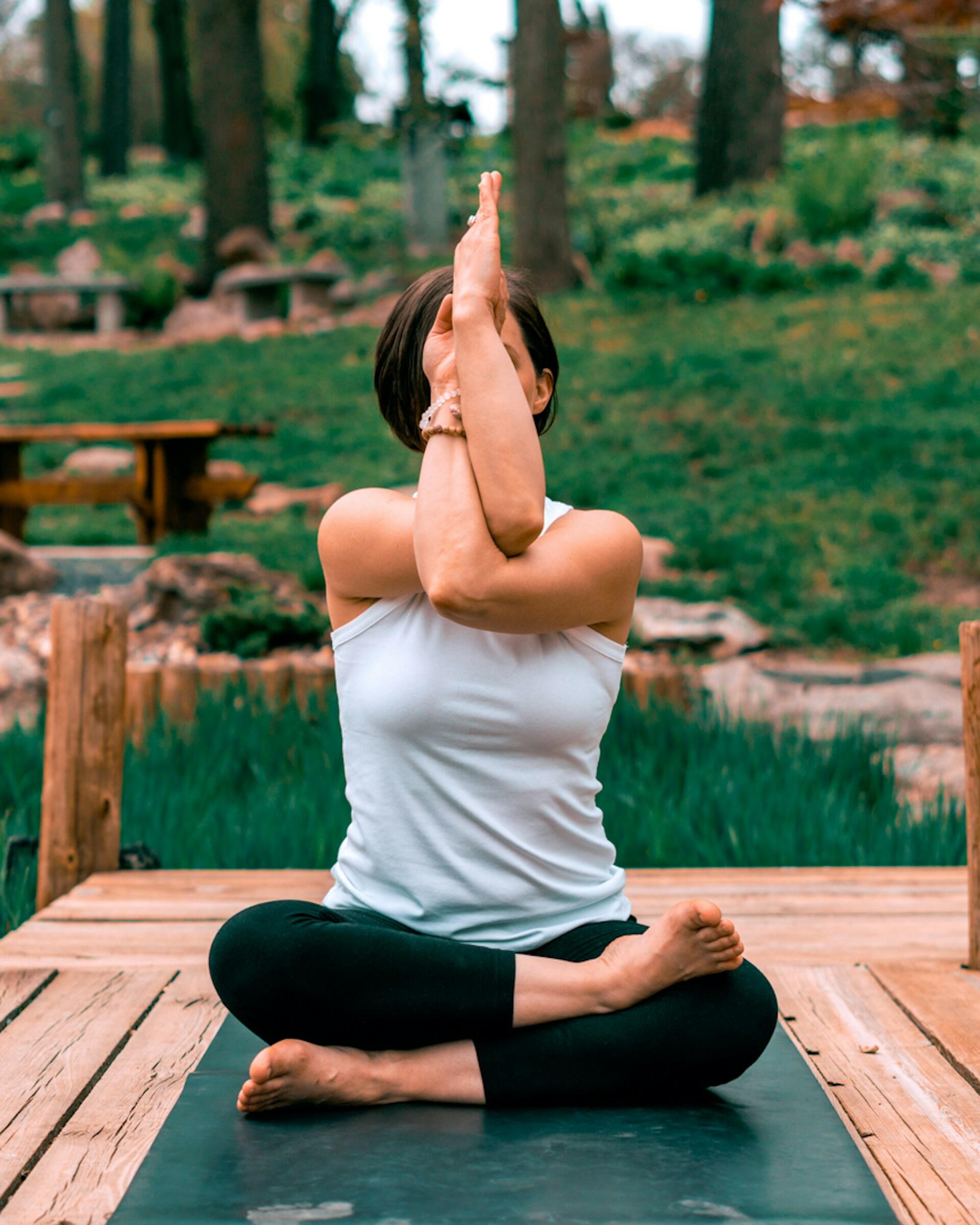 yoga femme posture
