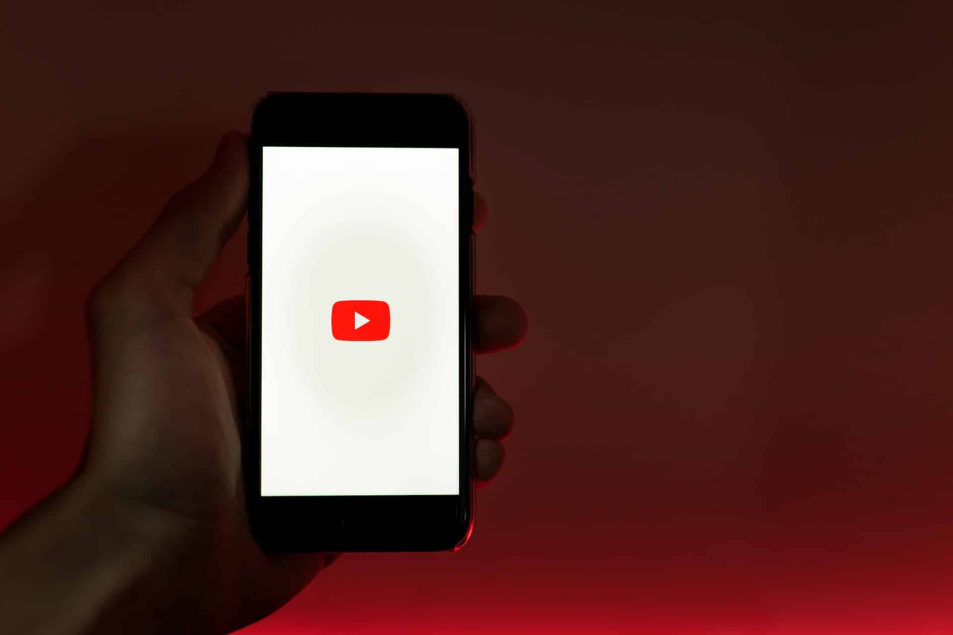 logo youtube sur smartphone