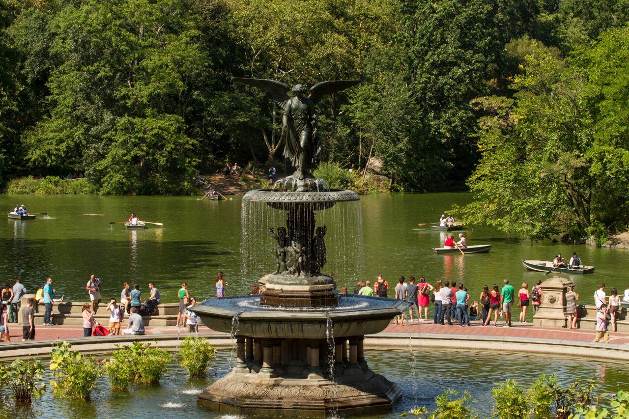 fontaine et bateaux a central park