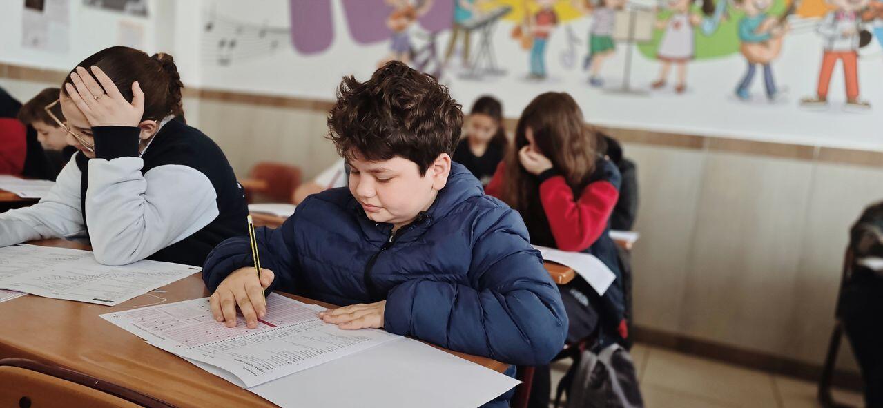eleves en classe a l ecole etudiant