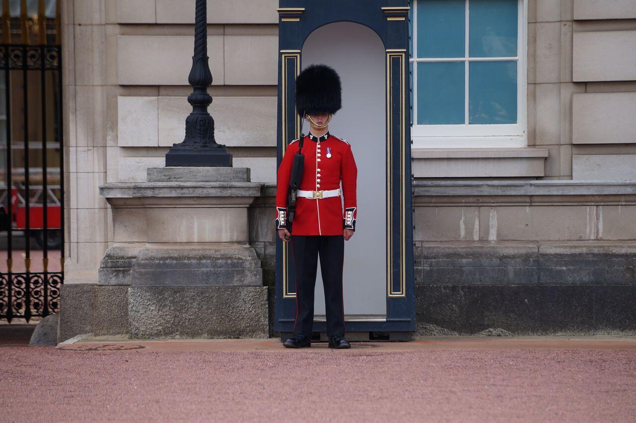 garde royal anglais en uniforme rouge a londre