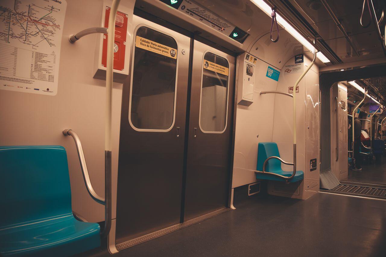 interieur d un vagon de metro