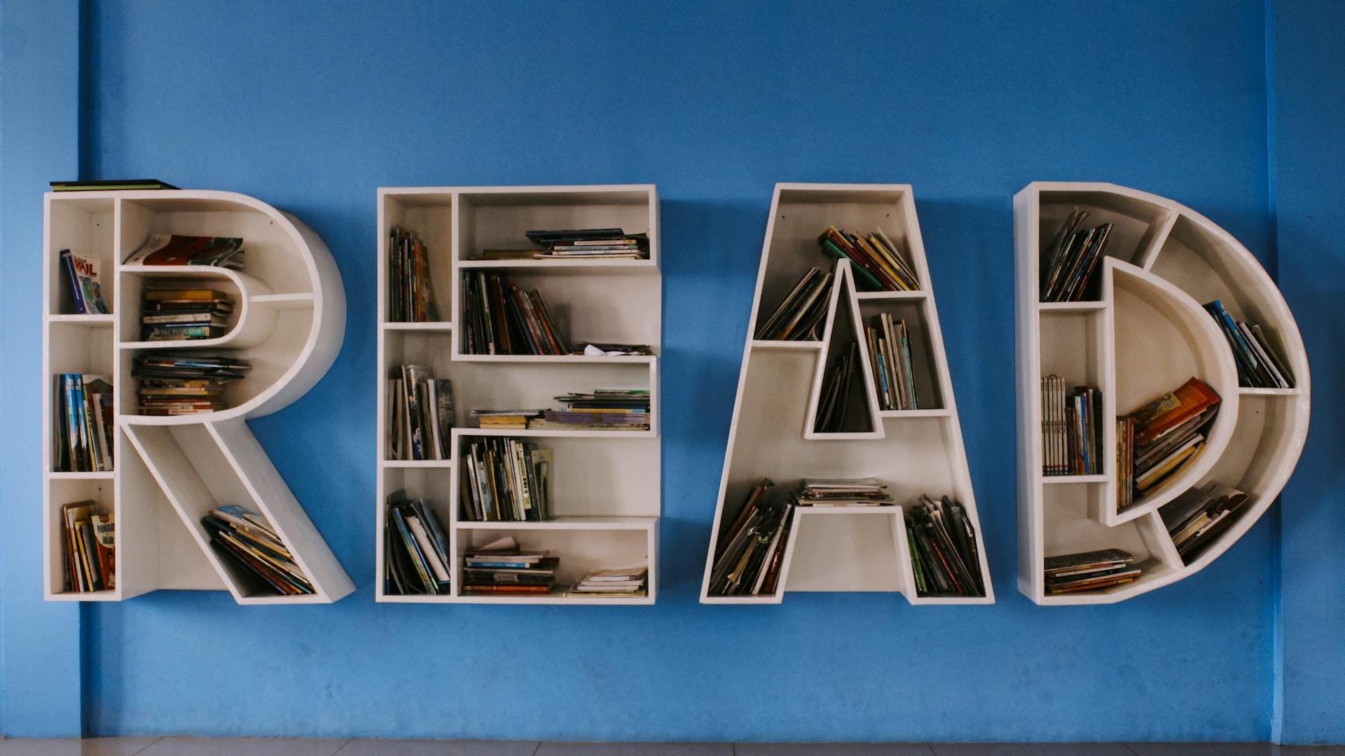 READ enseigne bibliothèques avec livres