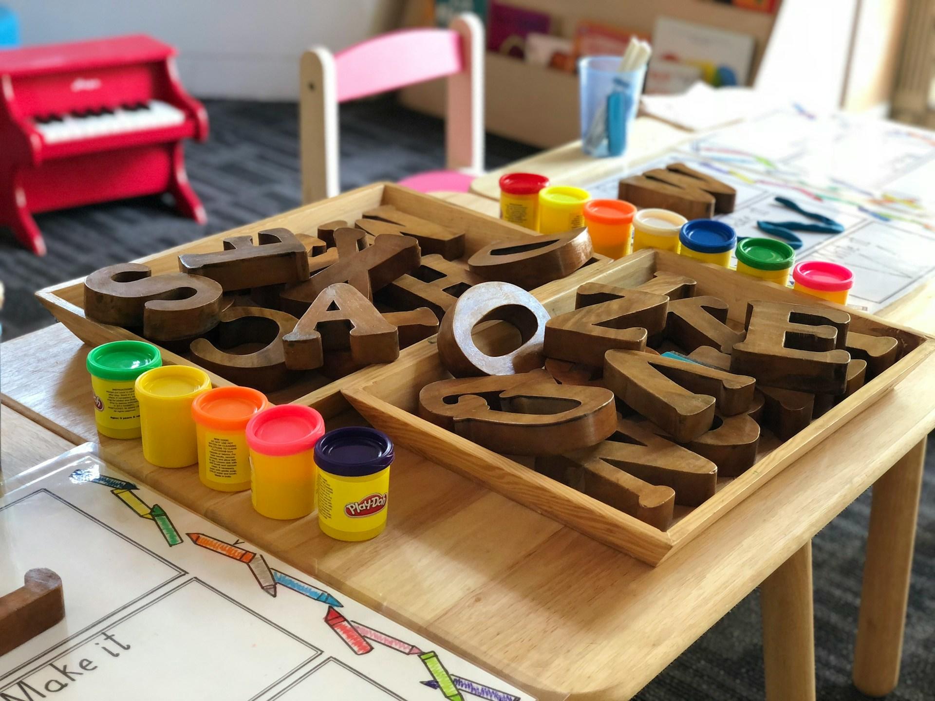 jeux activités pour enfants avec des lettres
