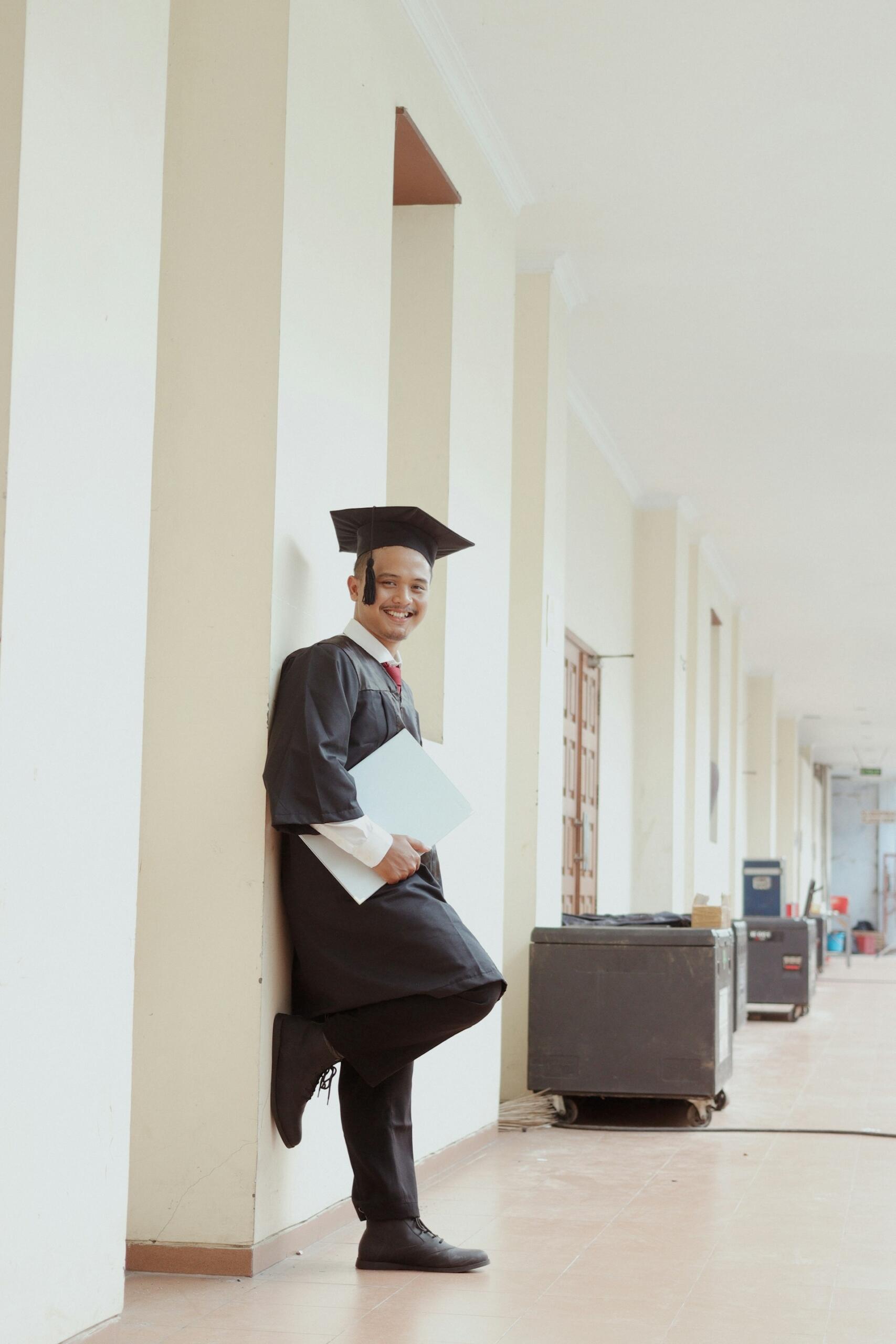 jeune homme diplômé