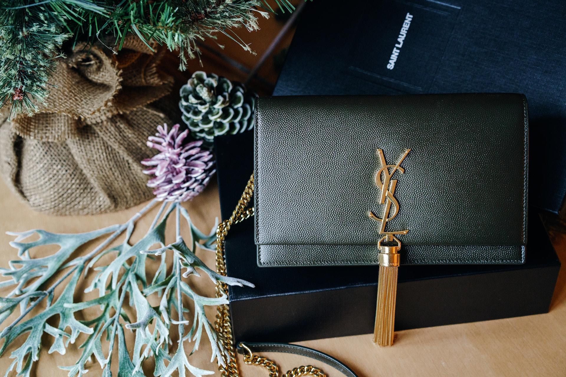 sac noir Yves Saint Laurent couture