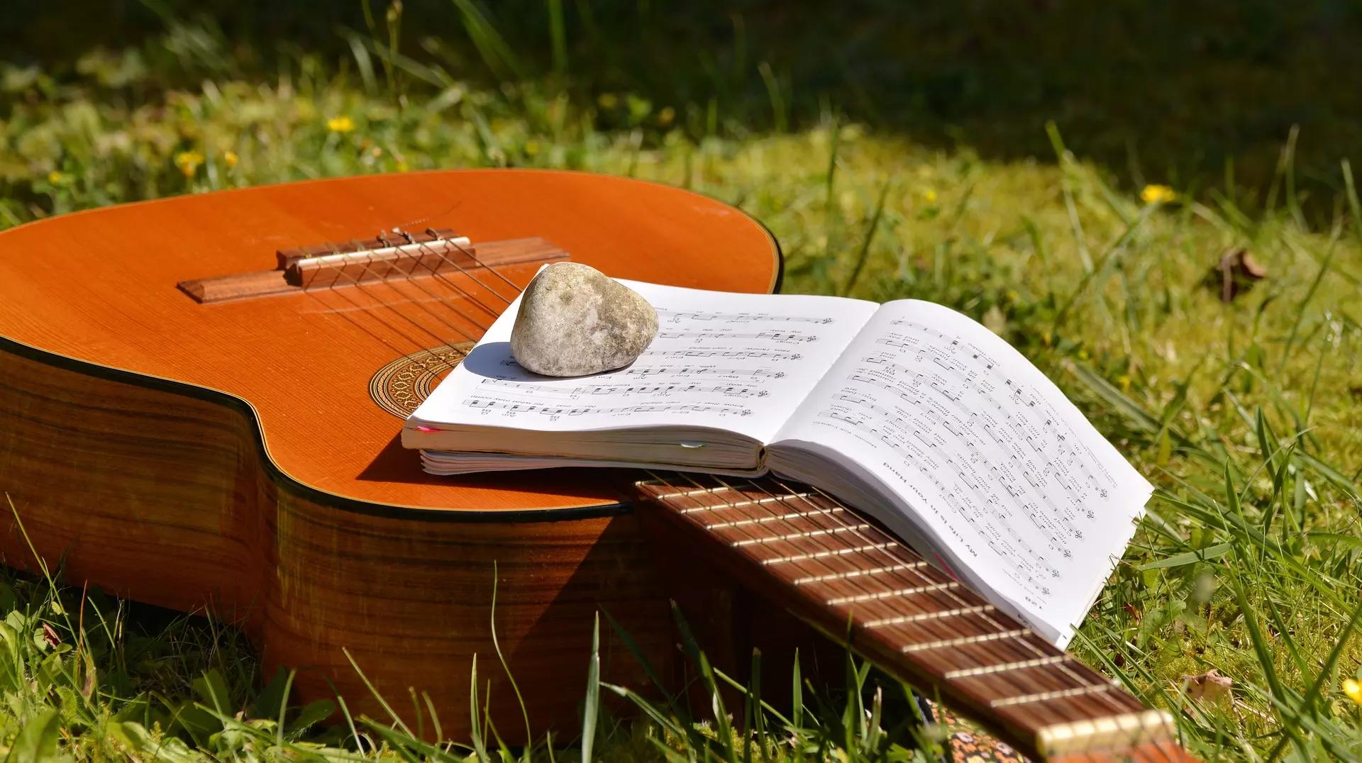 Que faire avec une guitare sèche ?