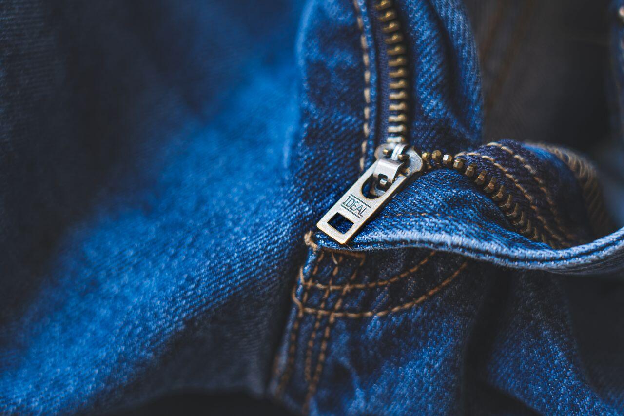 jean avec zoom sur la fermeture eclaire