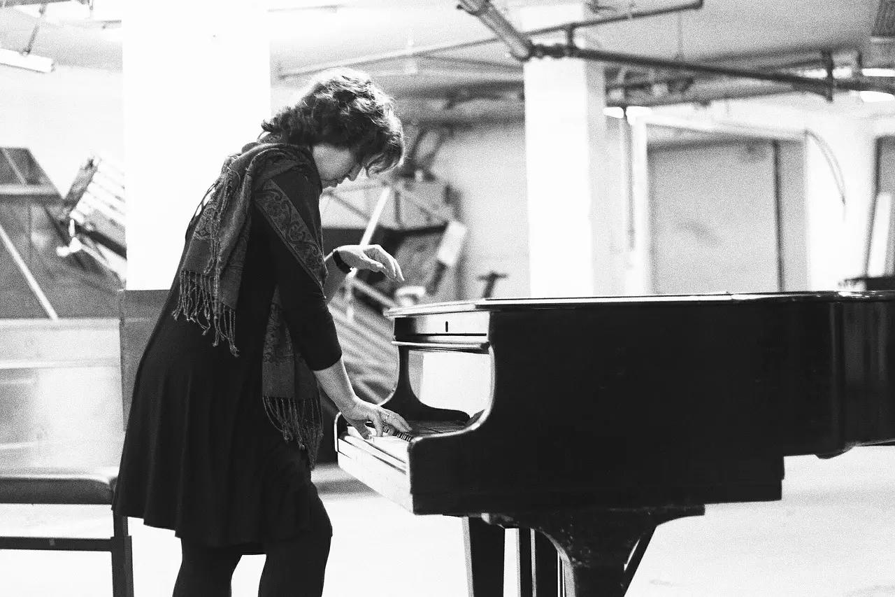 Pourquoi est-elle debout ?