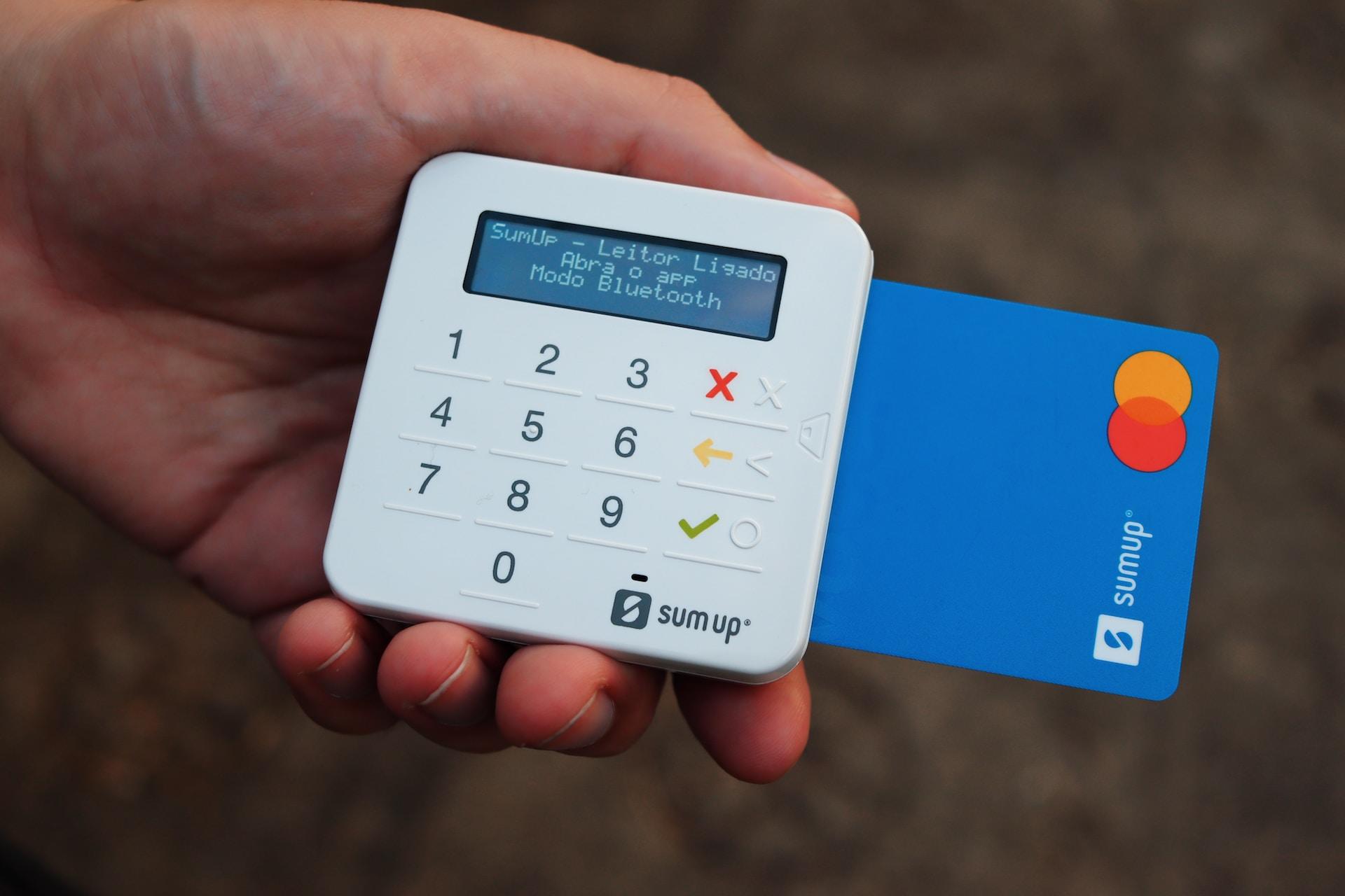 carte bancaire dans son lecteur