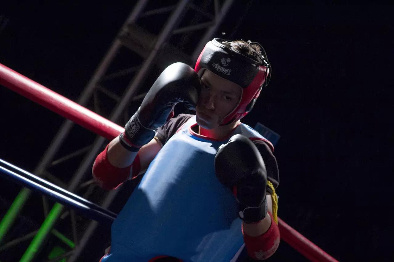 Comment se protéger des coups lors d'un match de boxe ?
