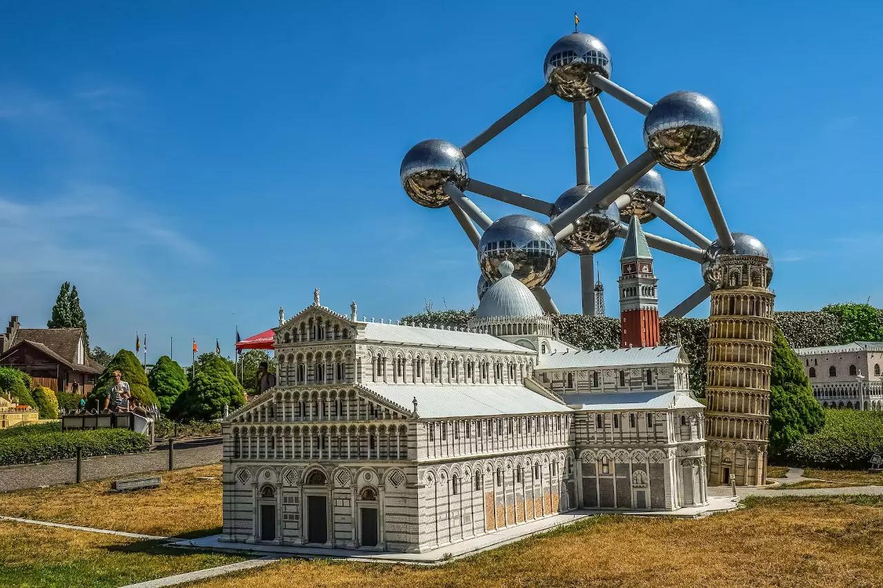 Quel est le nom de cette tour penchée ?