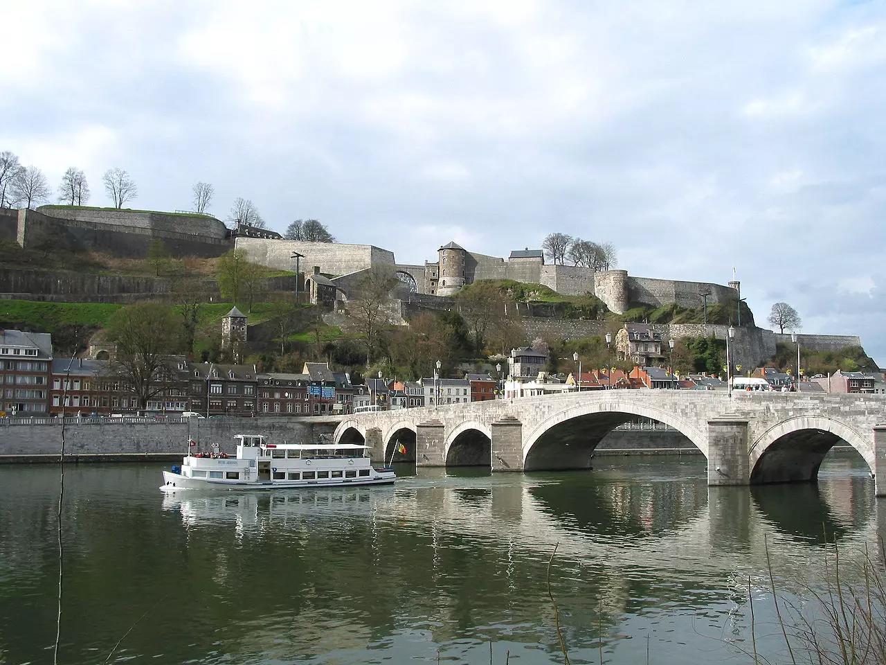 Quel est la profondeur de la Meuse à Namur ?