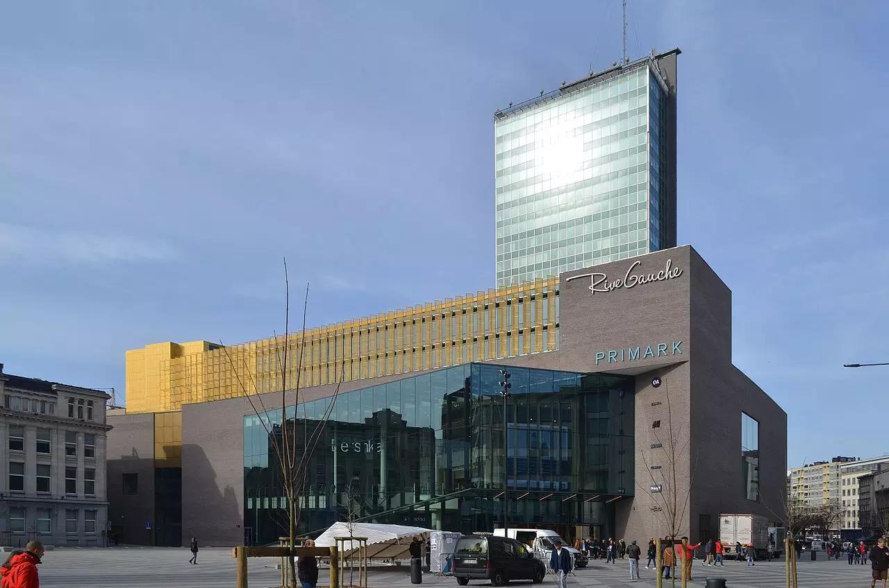 Dans quel quartier de la ville se trouve ce centre commercial ?