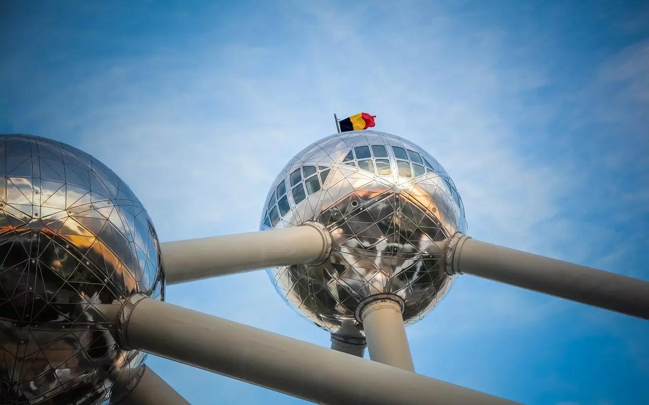 Quelle est la hauteur de l'Atomium ?