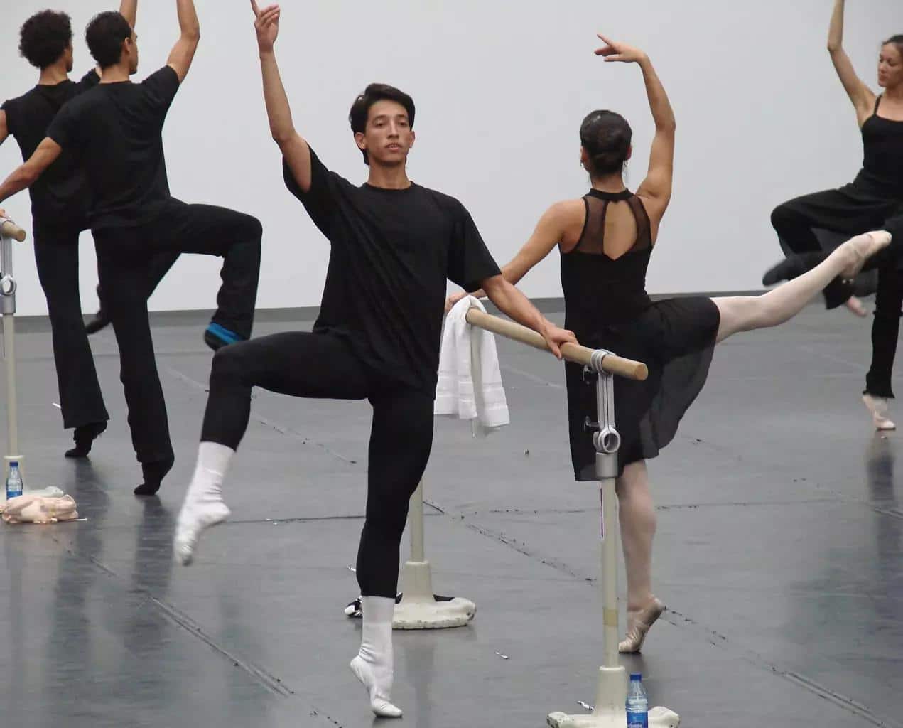 Quels sont les premiers pas de cette danse ?