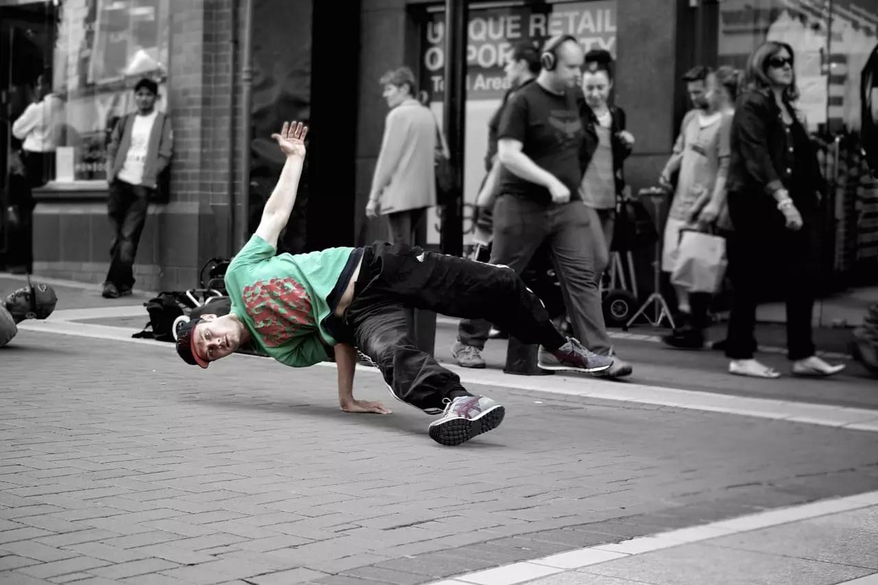 Faut-il des compétences particulières pour ce genre de danse ?