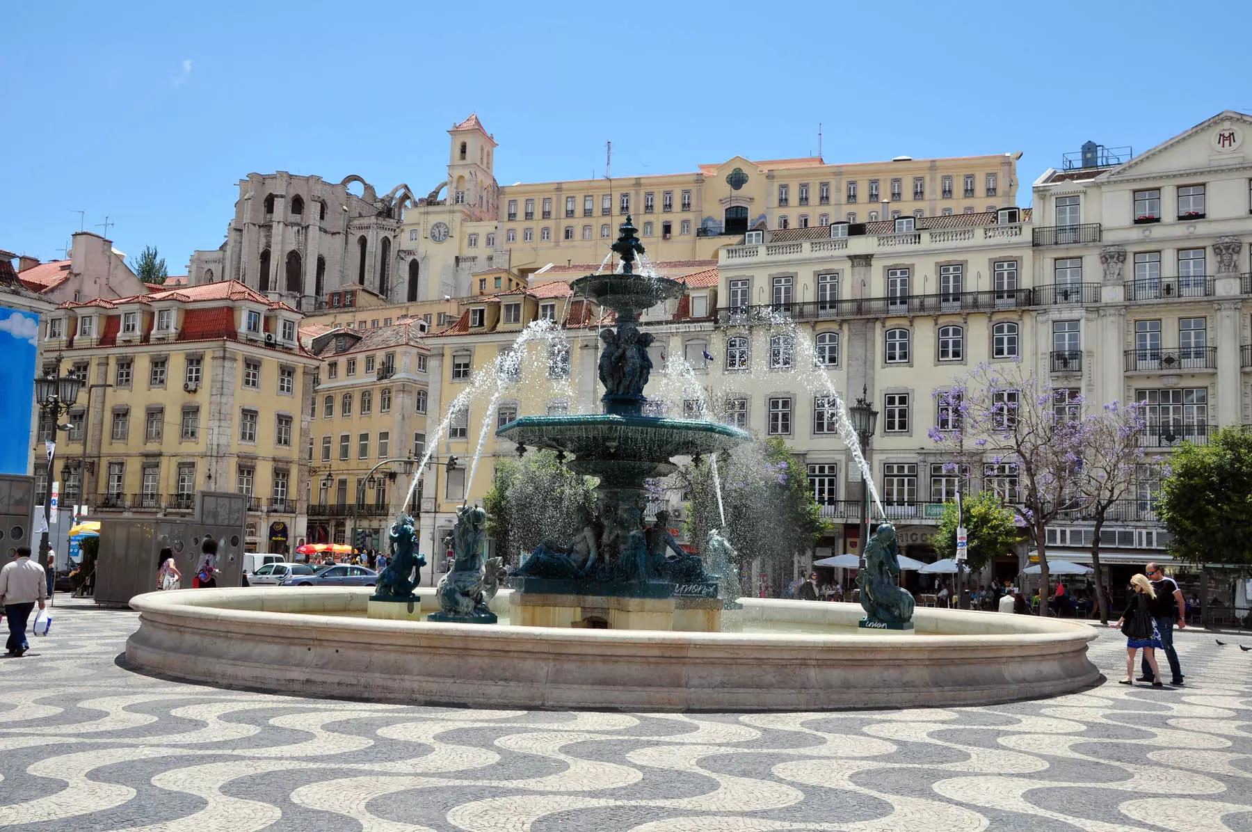 Où se trouve cette fontaine dans la capitale du portugal ?