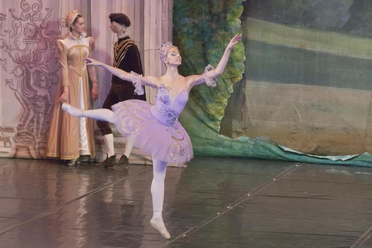 Pourquoi cette danse se nomme ballet ?