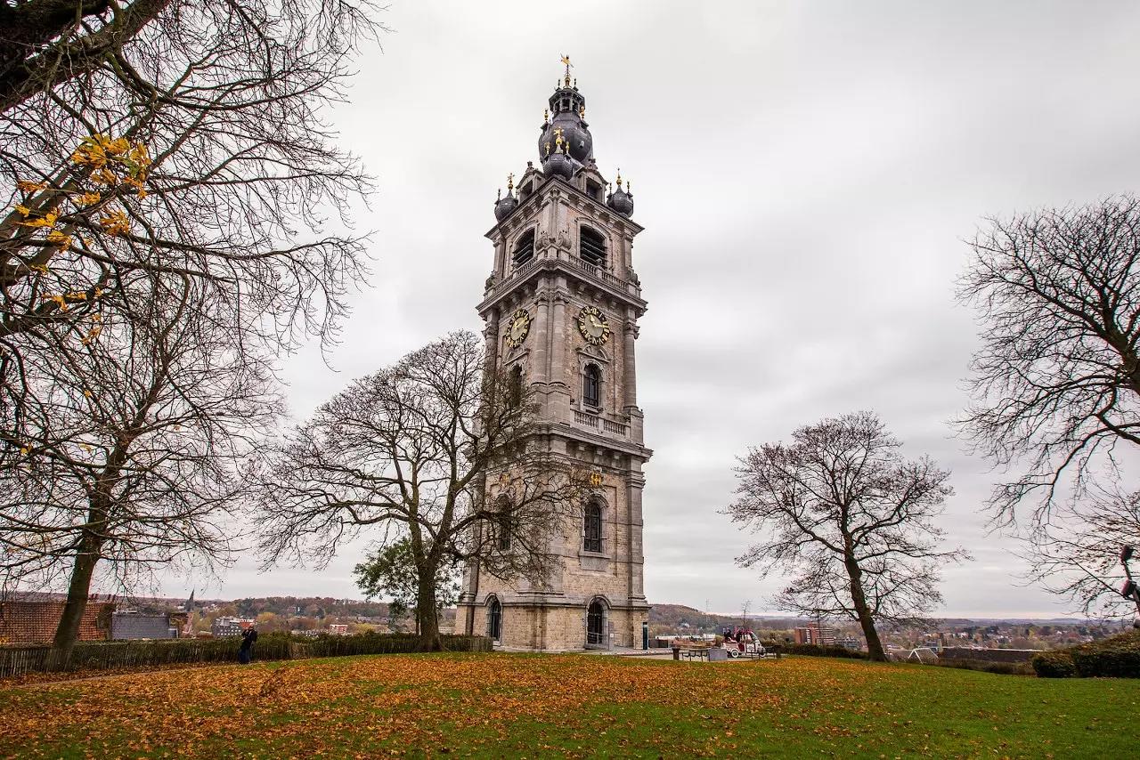 Quand a été construit le beffroi de Mons ?