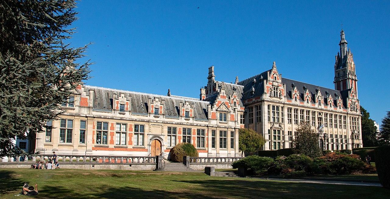 S'inscrire a l'université est une étape importante