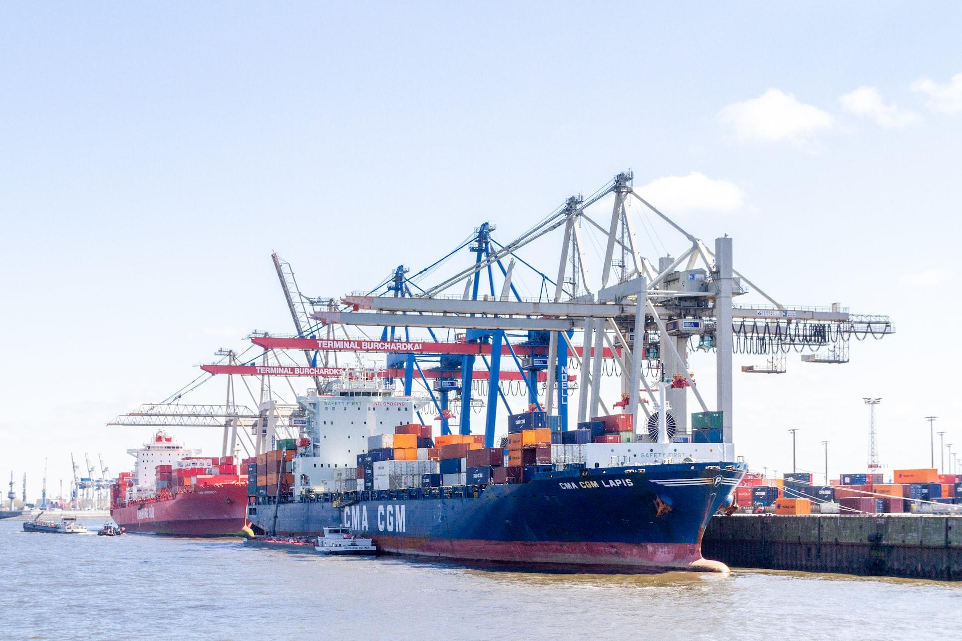 bateau dans le Port de Hambourg