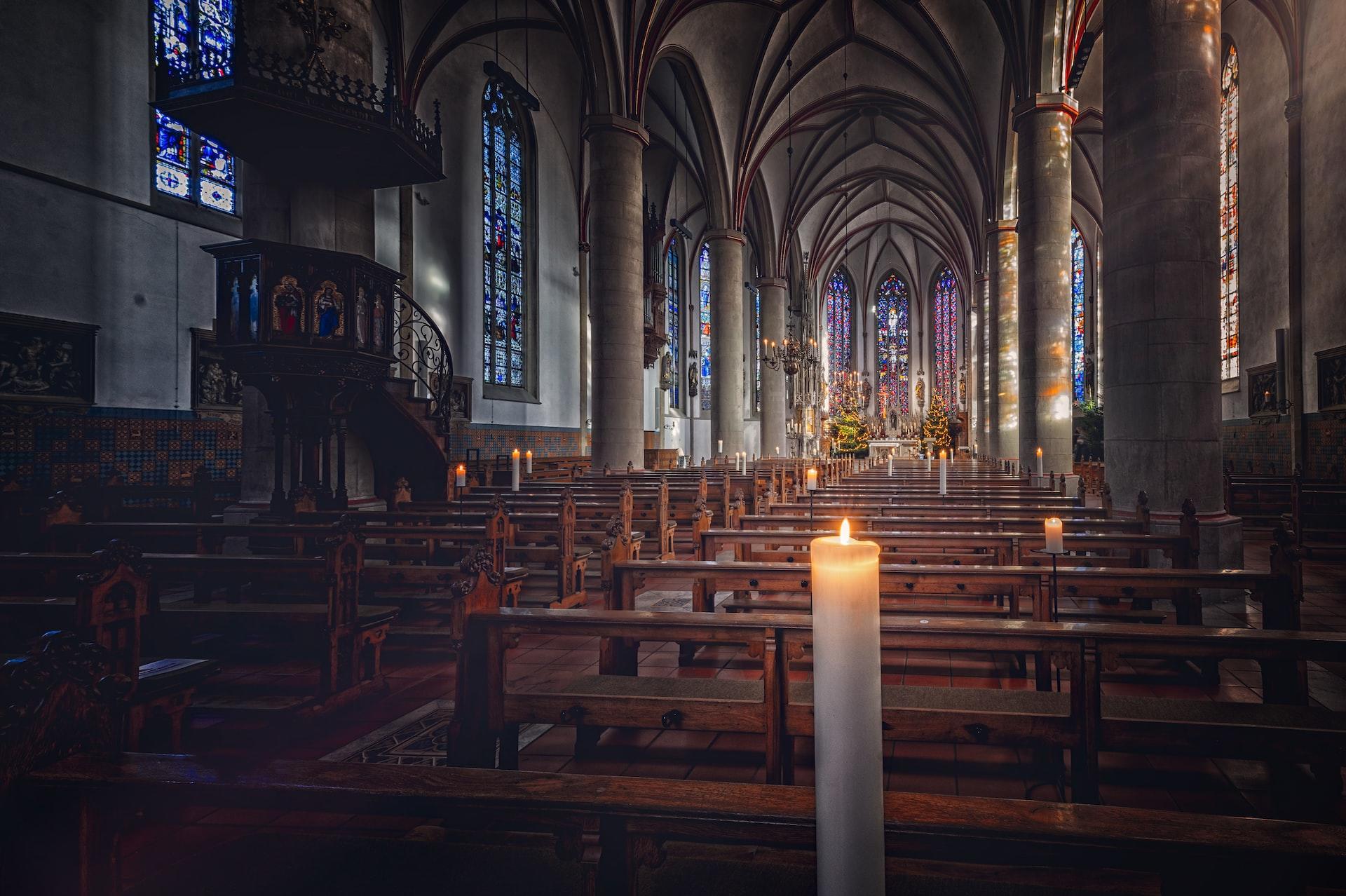 vue intérieure de l'église sainte marie à erfurt