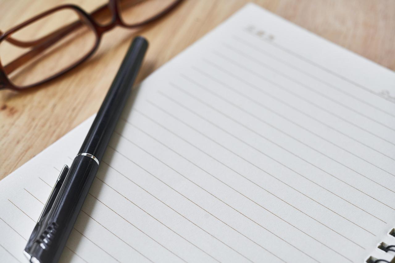 Notez cinq mots par jour dans votre carnet de néerlandais