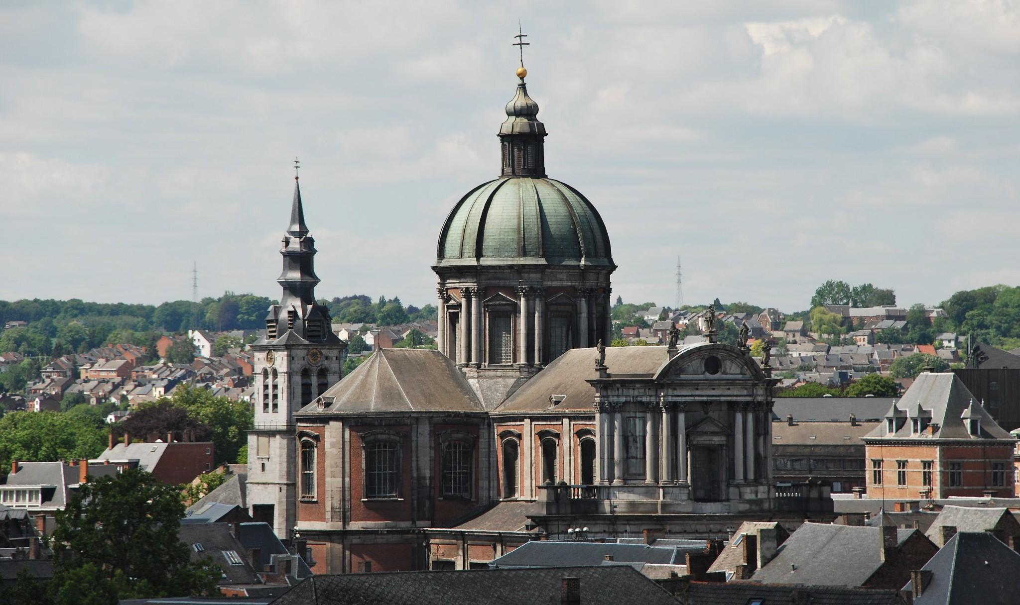Cours de néerlandais près de la cathédrale Saint Aubin à Namur
