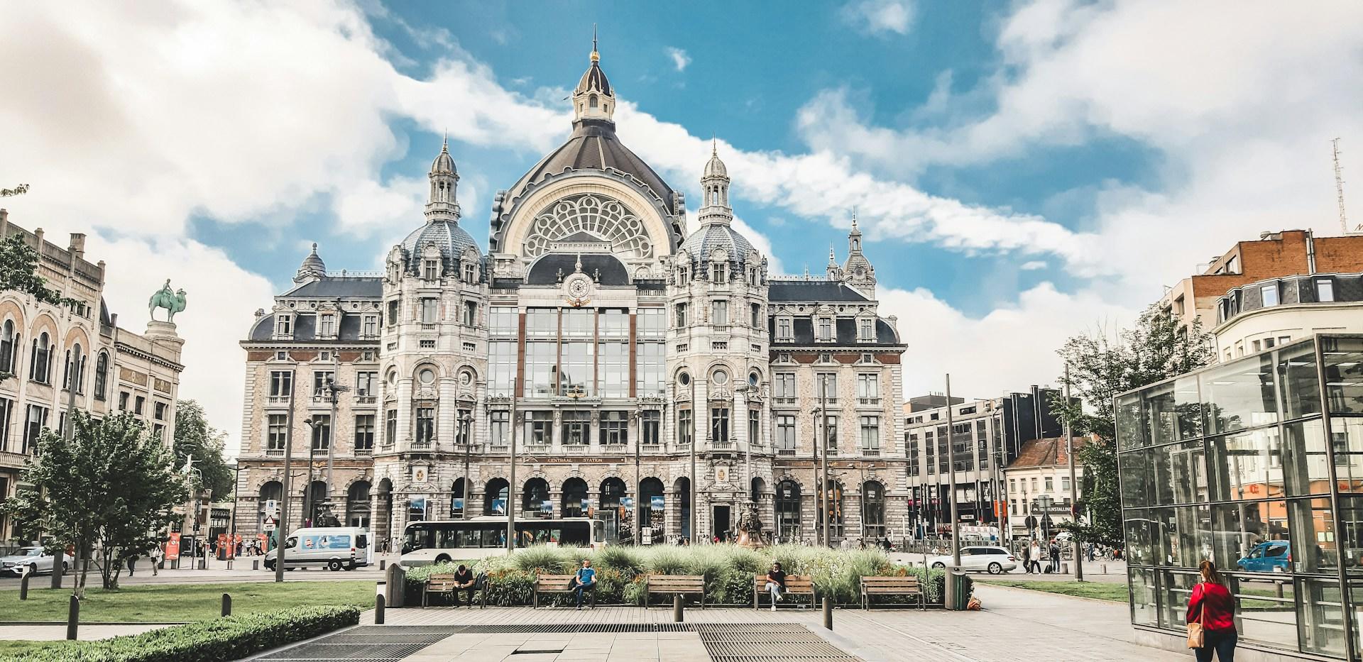 gare d'Anvers plus belle au monde