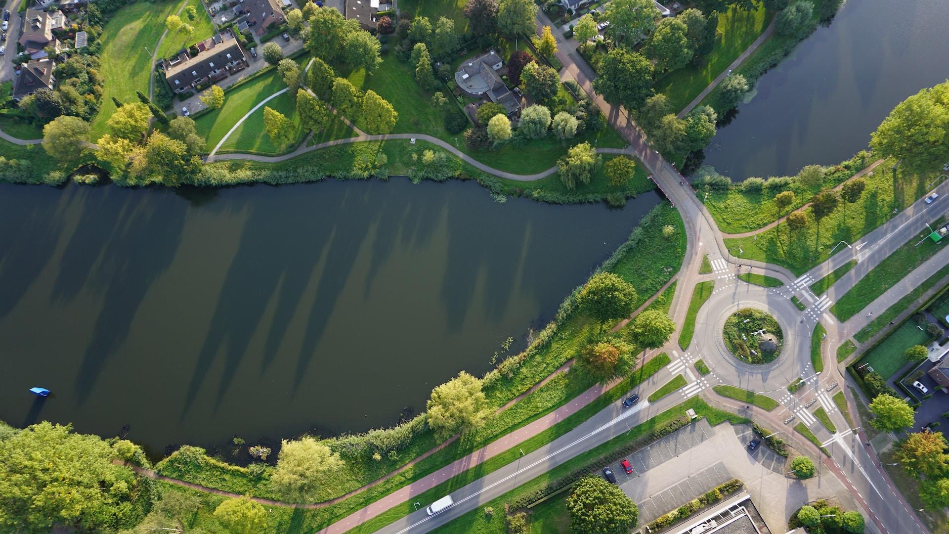 vue aérienne du fleuve aux Pays-Bas