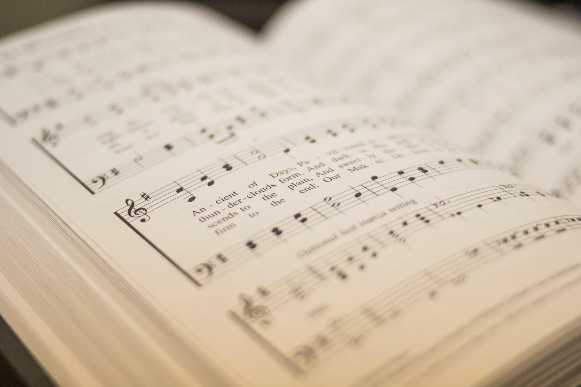 écriture musique et paroles de chansons