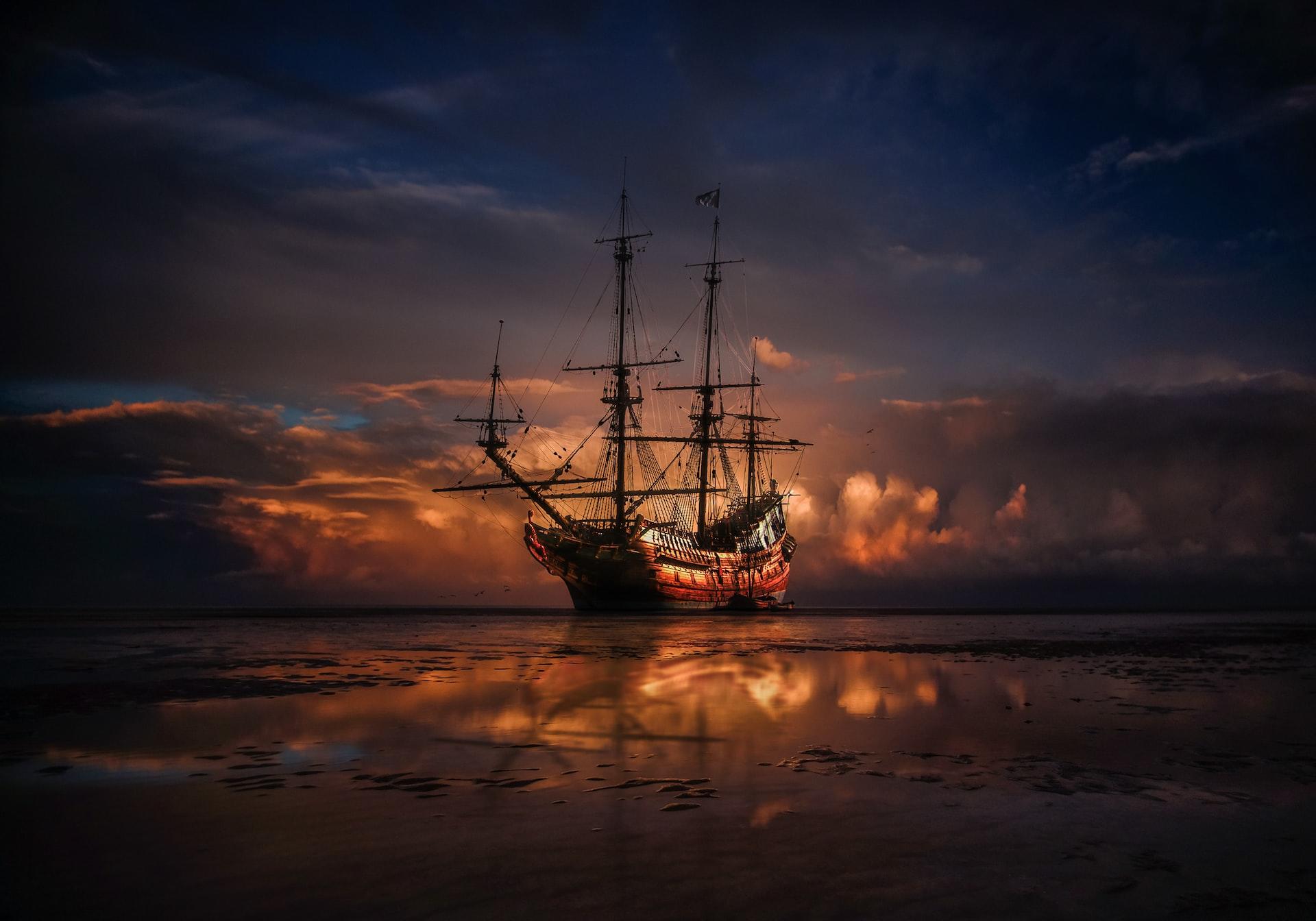 bateau pirate la nuit sur la mer