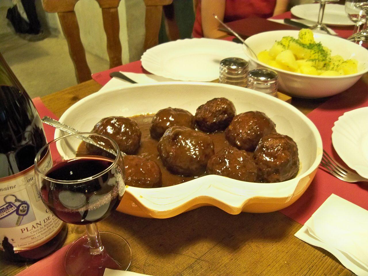 Un plat de boulets à la liégeoise