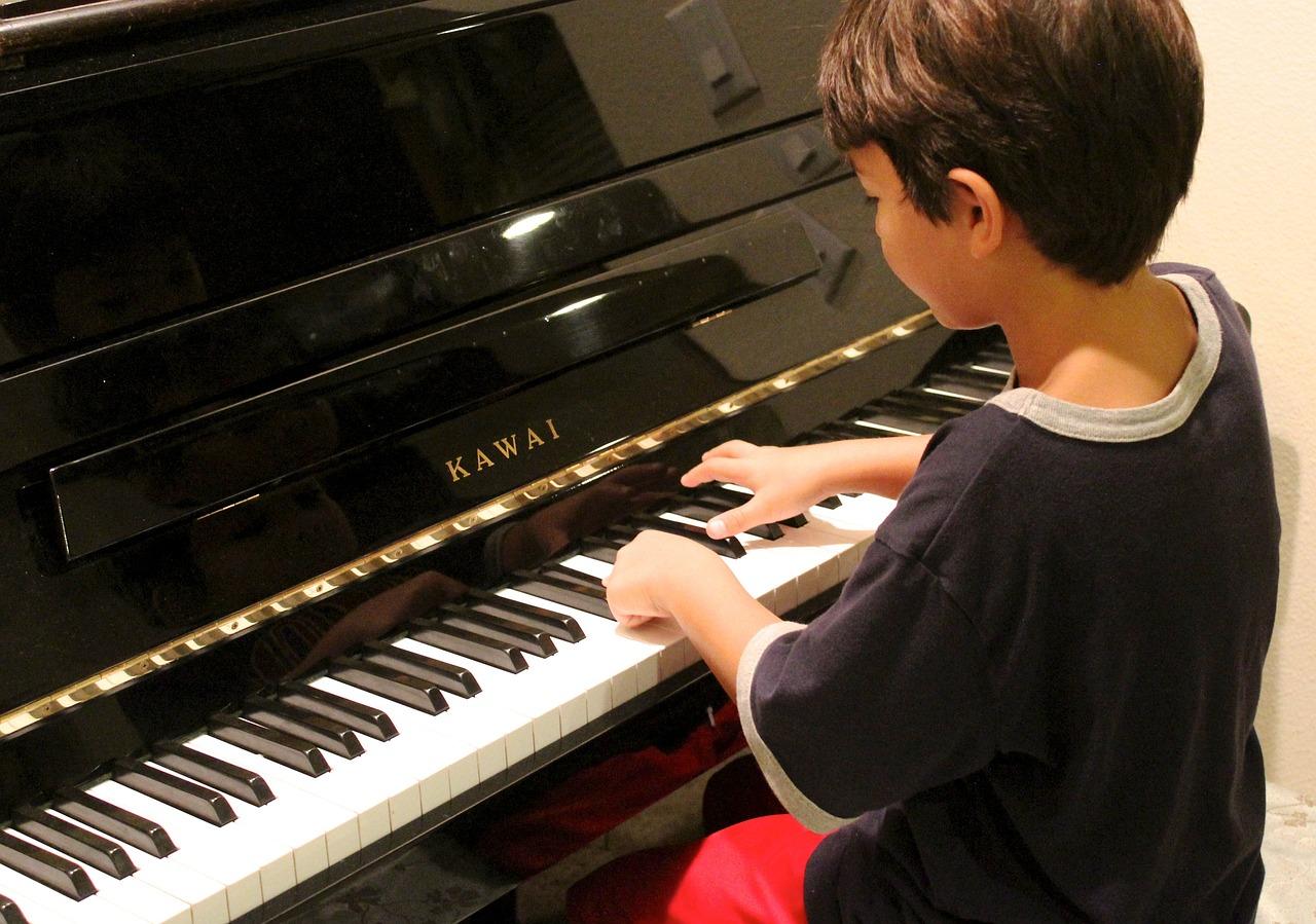 Le piano est excellent pour les enfants