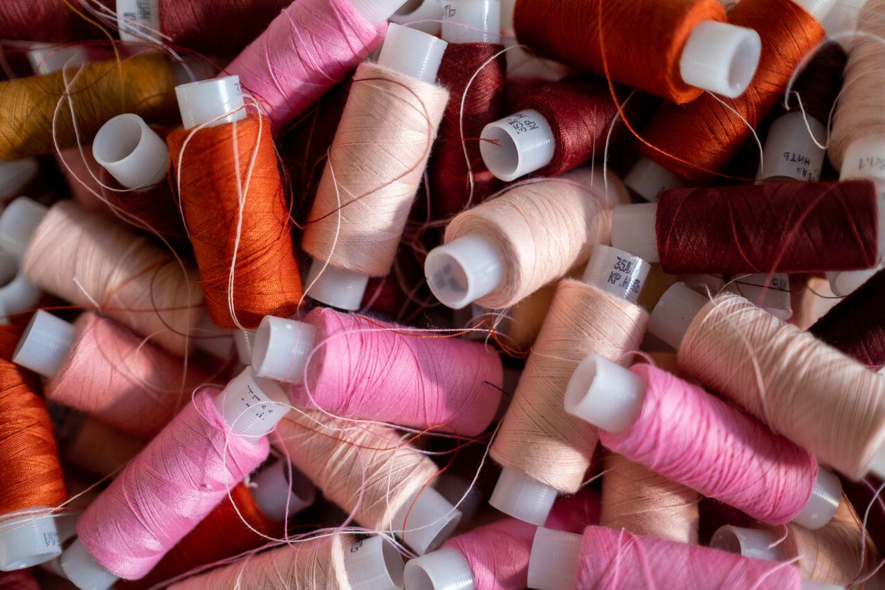 differents fils rose orange et beige