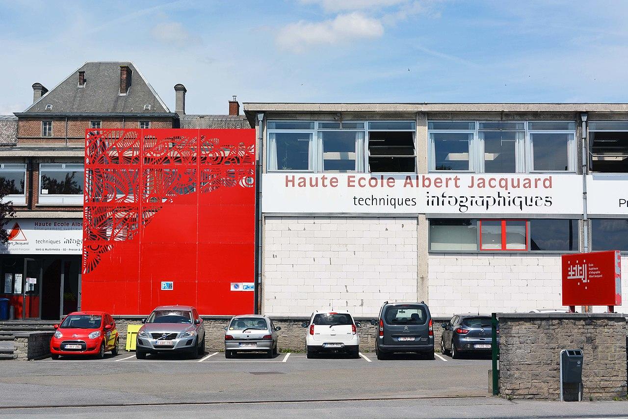 Où se situe cette école à Namur ?