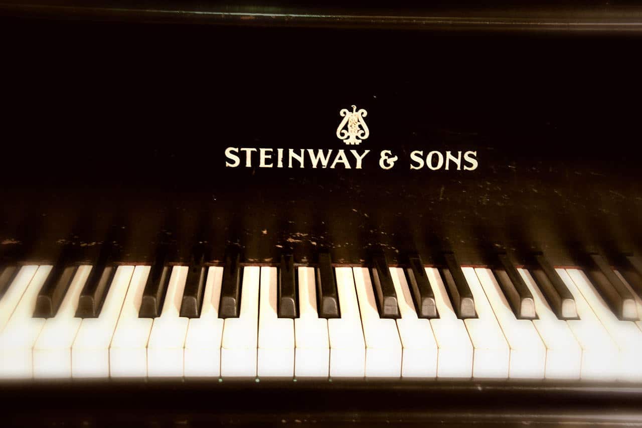 De quelle époque date le premier piano ?