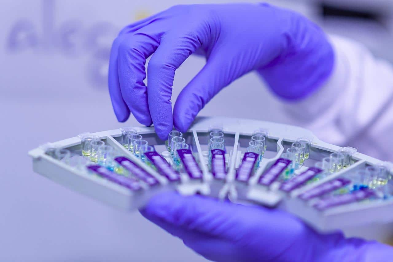 Le test ELISA en biologie est un examen de routine