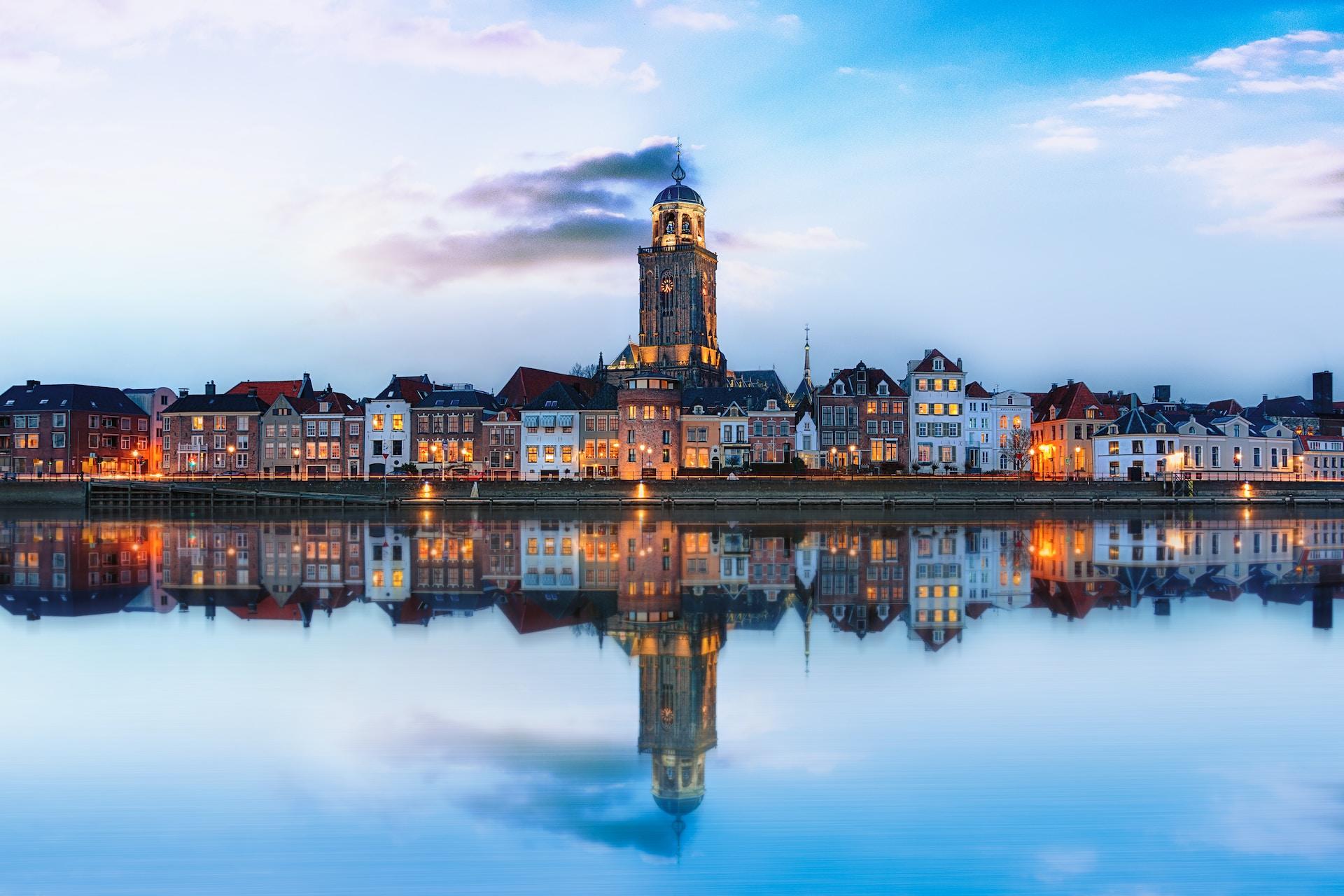 ville des Pays-Bas le soir