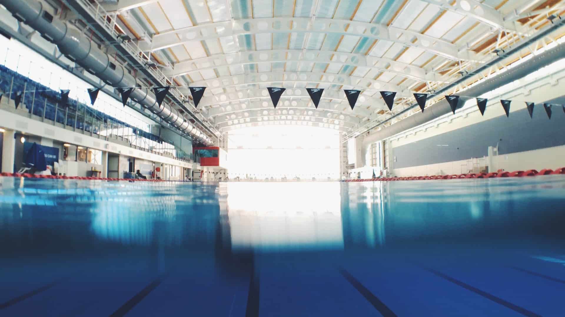 piscine couverte en intérieur