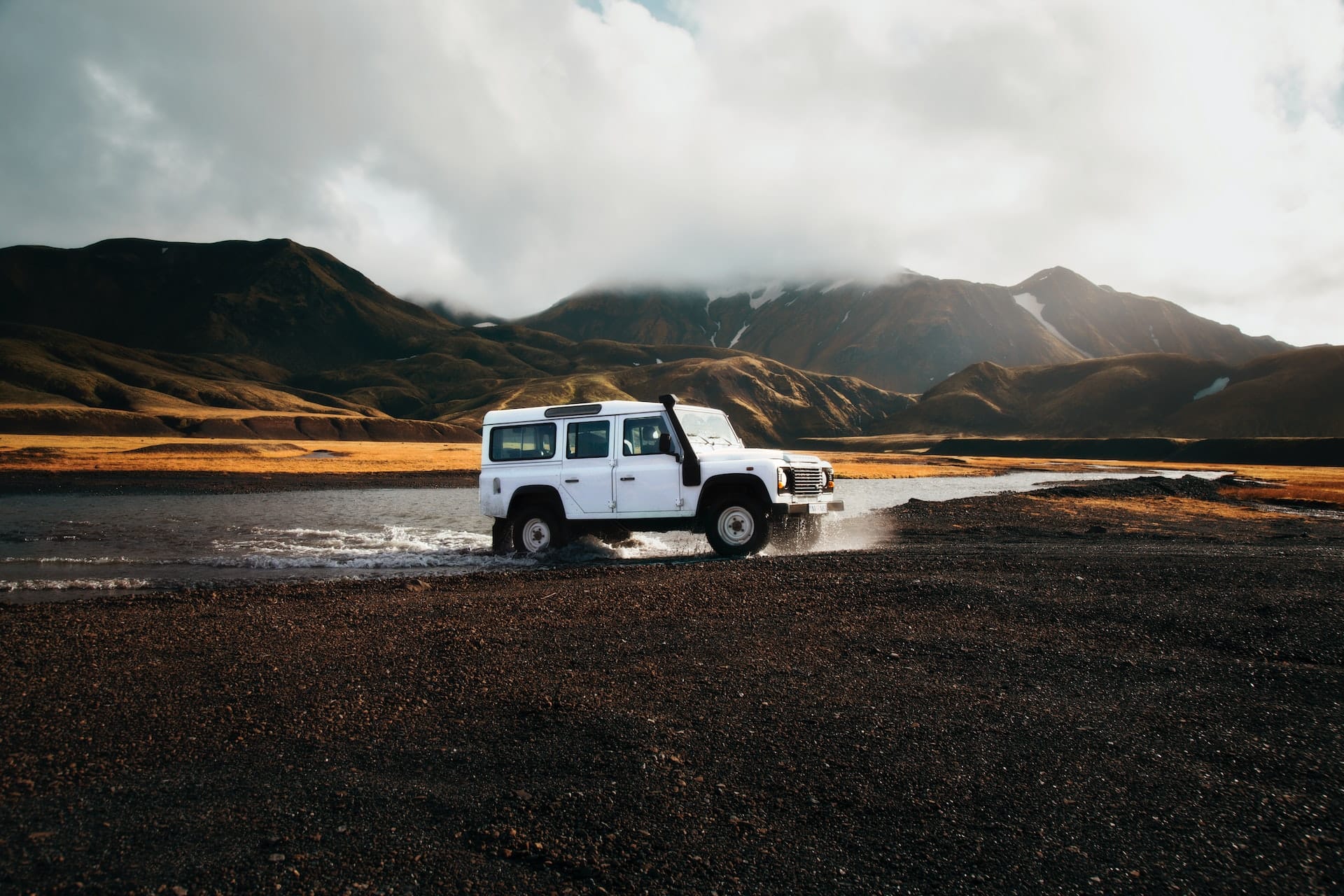 jeep dans l'eau