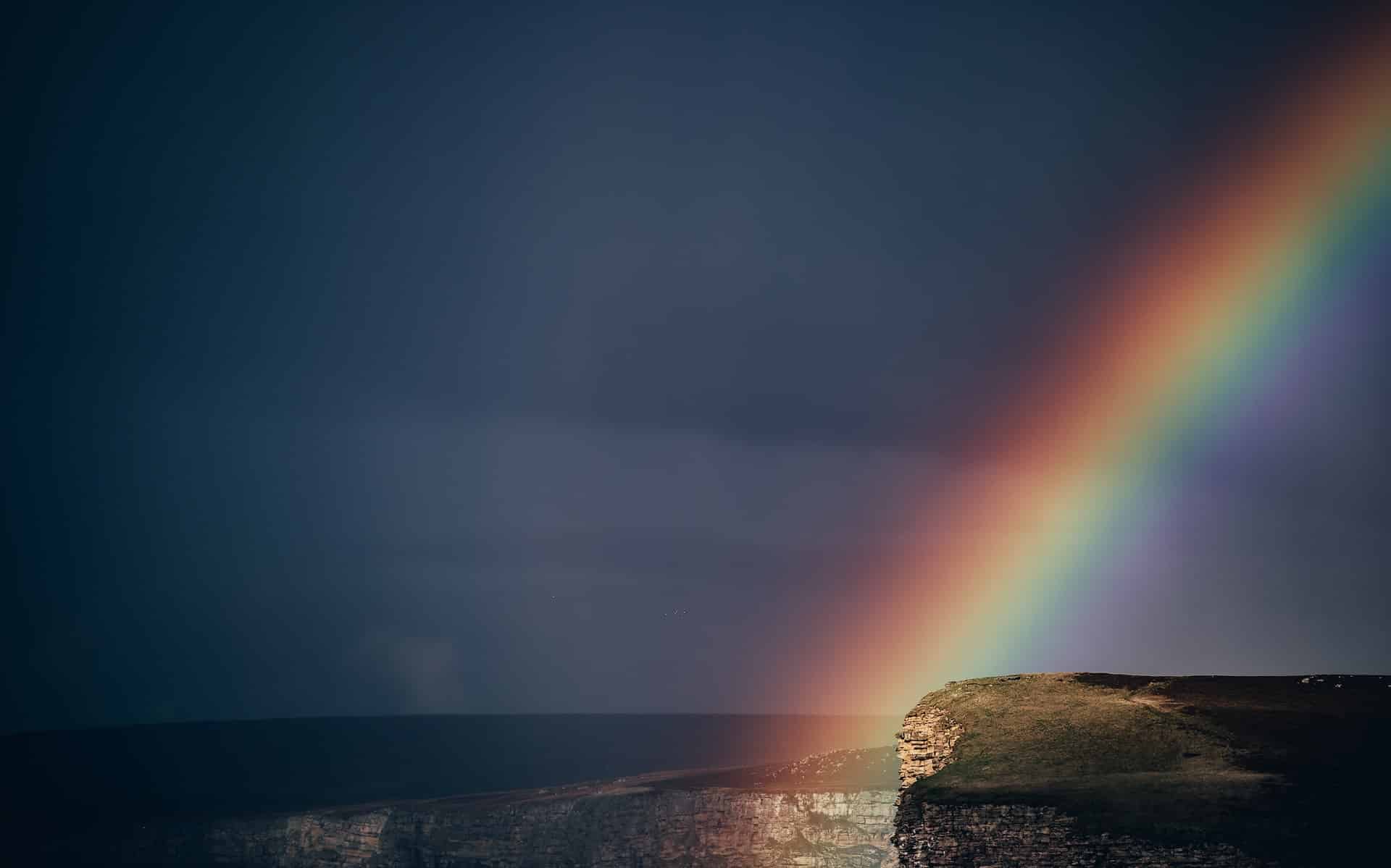 arc en ciel dans le noir