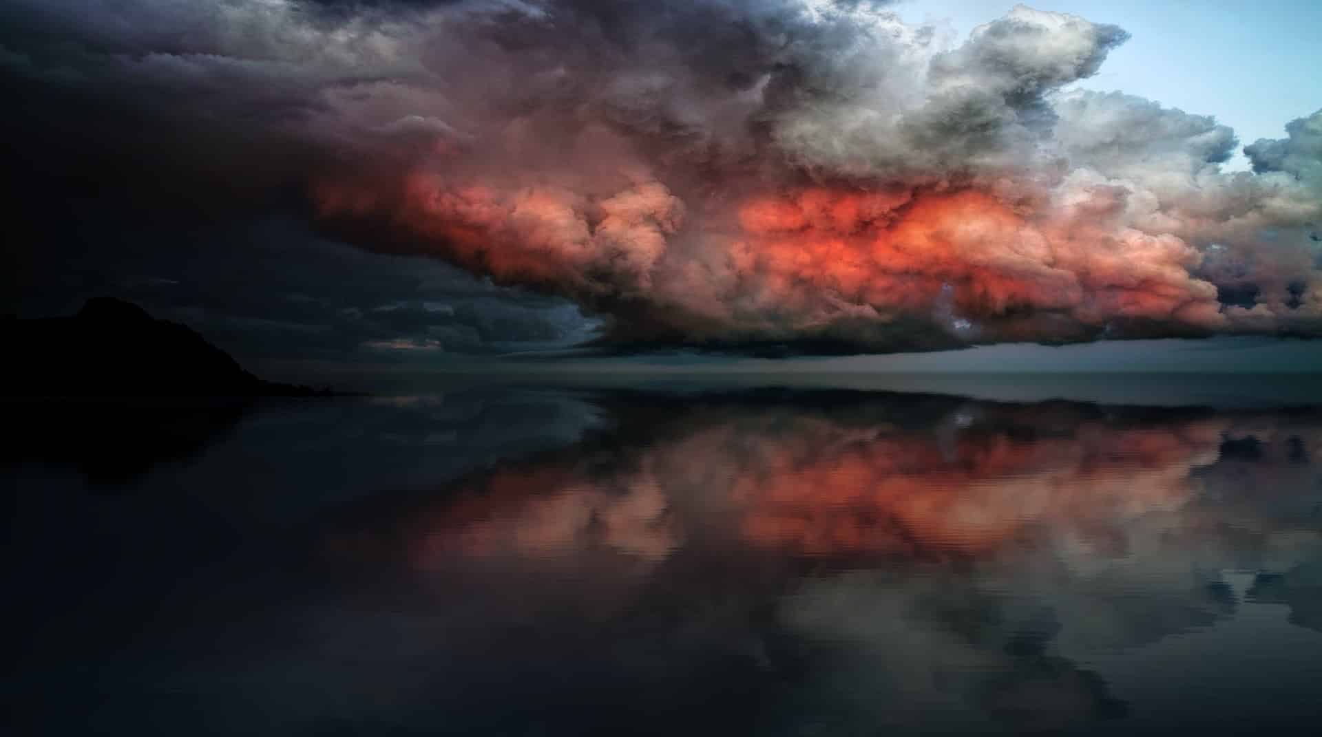 nuages dans un ciel orangé